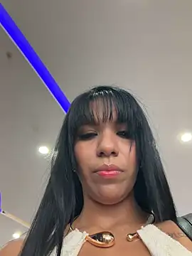 monserratjons01 (F young) - Flash tits