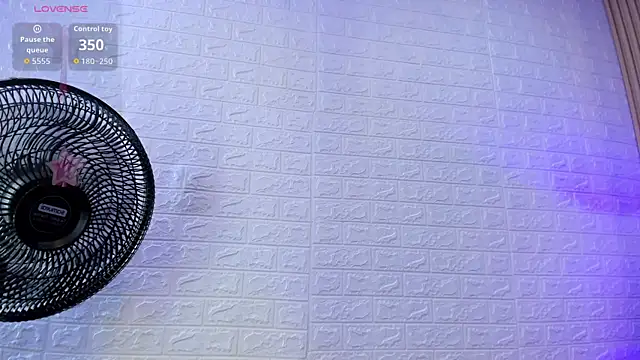 BustyGlow webcam
