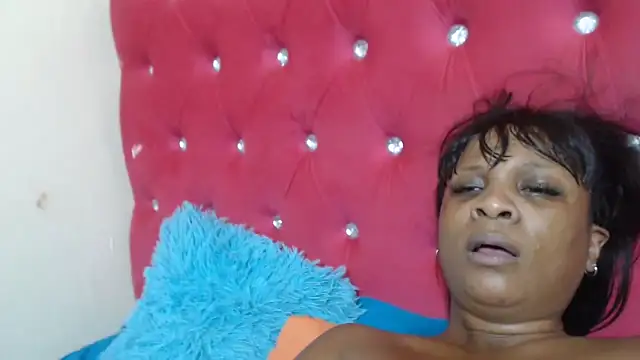 QueensBettyX96 webcam