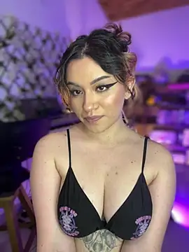 NikkiNix webcam
