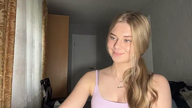 HoneysPiee webcam