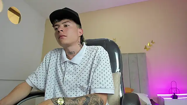 Nascary_Fox webcam