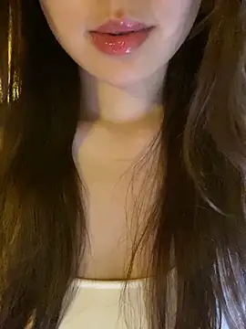 Uyennii02 Live Webcam on Stripchat