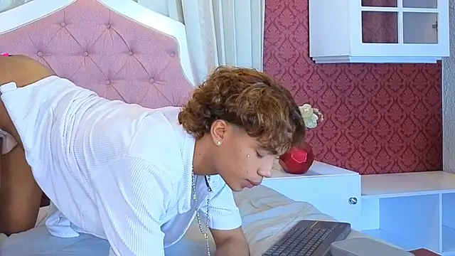 AlanCutee webcam