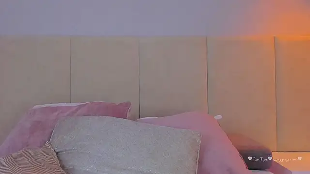 aprilebony_ webcam