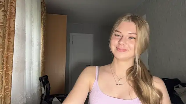 HoneysPiee webcam