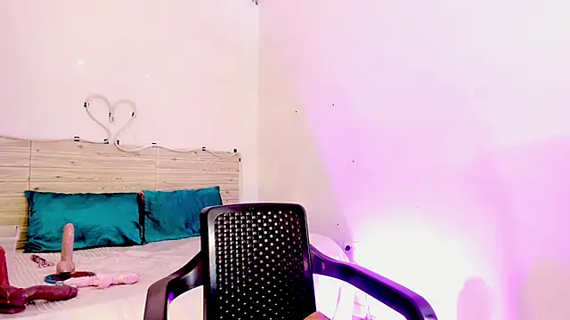 lilahSweet webcam