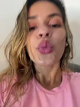 cuteluci_ webcam