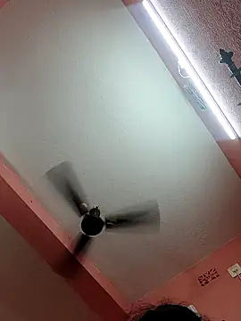 Cute-Swewty webcam