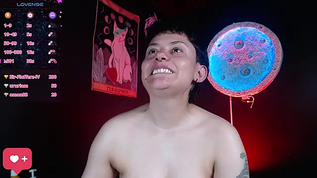 girl_intense444 webcam