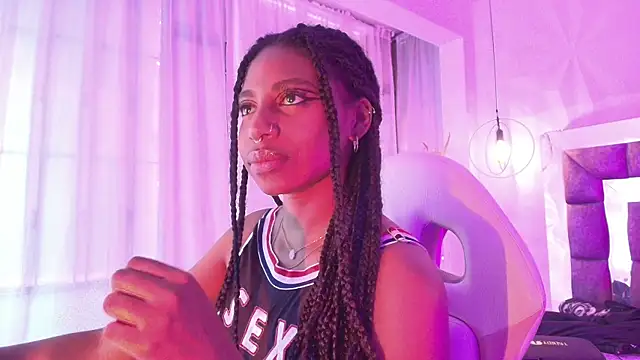 queen_perla_ (F young) - in four + twerk