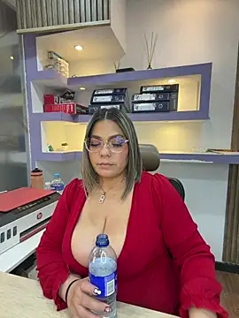 isabella_horney_ (F milf) - 🤫😜run down the hallway naked 🤫😜