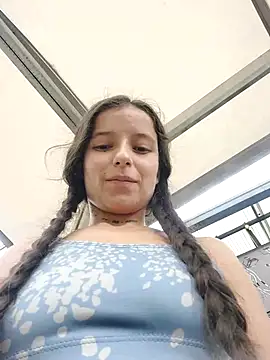 valentinasu (F young) - four fingres ass atm