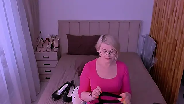 sabrinamacmarren webcam