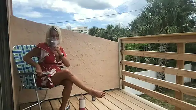 TiffaneyLove webcam