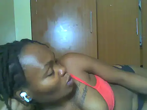 sexyebony13 webcam
