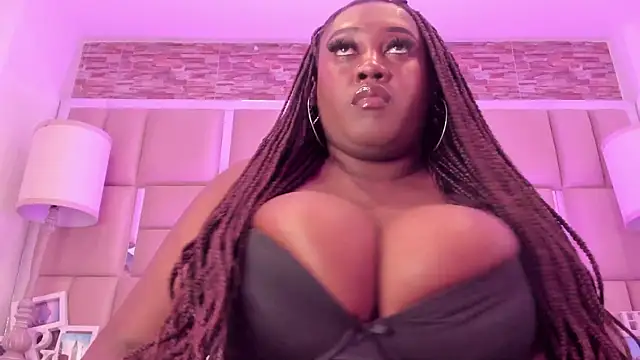 ShaniaBrownn webcam