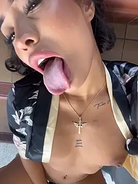 MystiqueXXX webcam