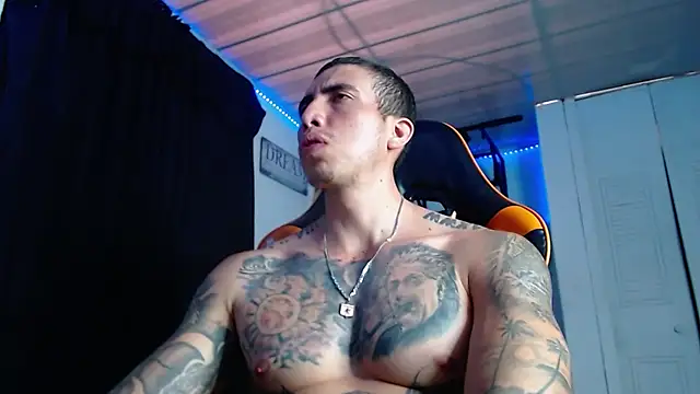 Adam_Hudsond webcam