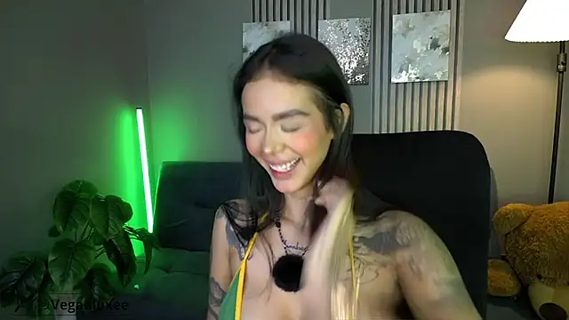 VegaLuxe live sex cam