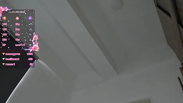 laura-hills18 webcam