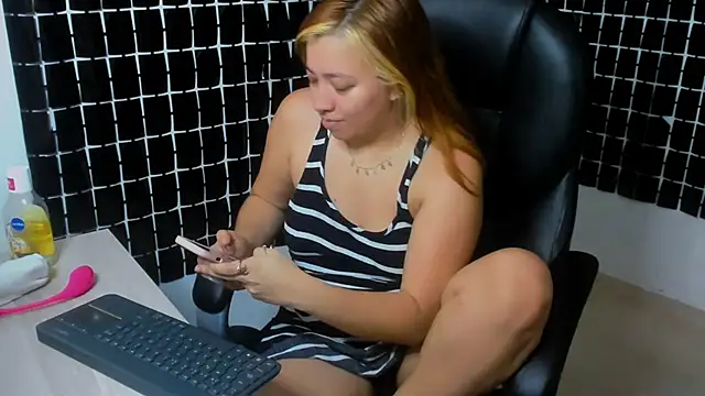 MissAlmaFenix webcam