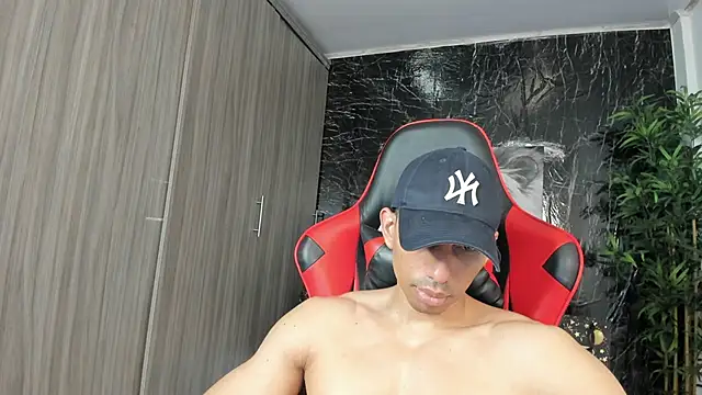 Erik_castle webcam
