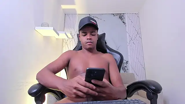 TaylorClay_ webcam