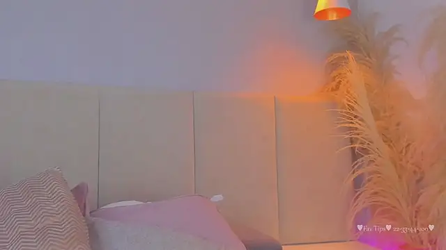 aprilebony_ webcam
