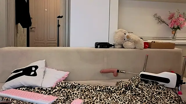 LesleyMil webcam