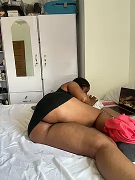 PrettyNina77 webcam