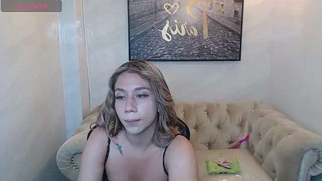 evy_luxx_v - Evy_Luxx_v's free webcam - UK Sex Cams