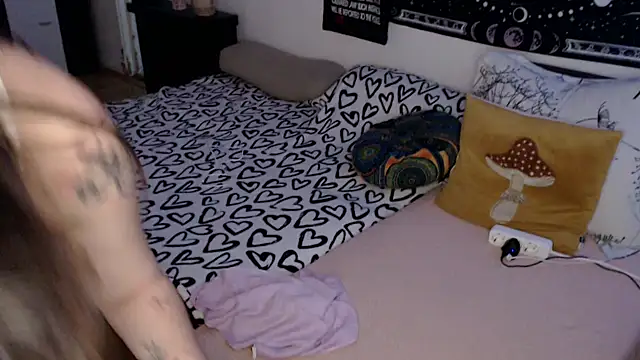AlienforTwenty webcam