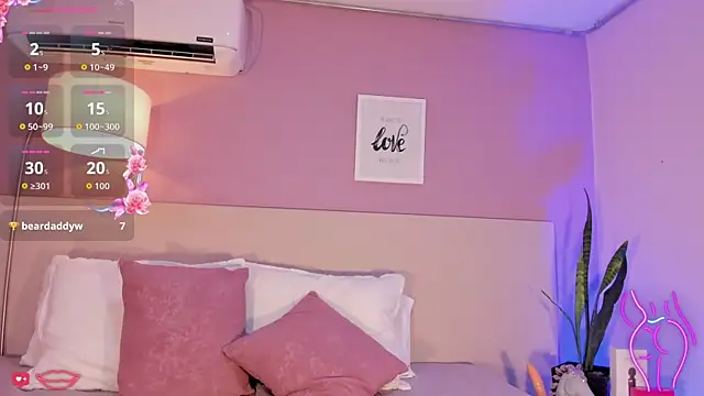 AlannaJoness webcam