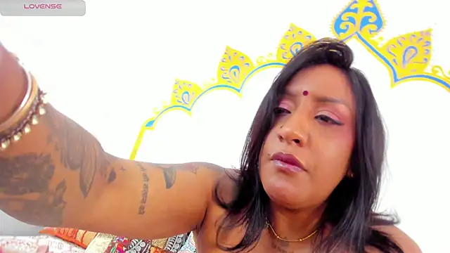 LadyNahir webcam