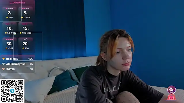 linablueeyed (F teen) - naked pussy show
