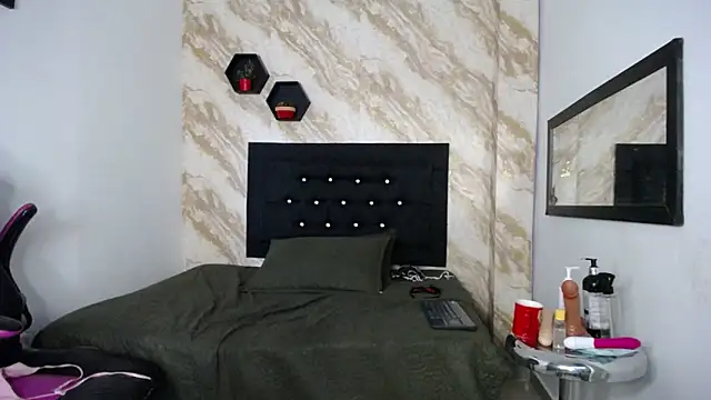 issa__love webcam