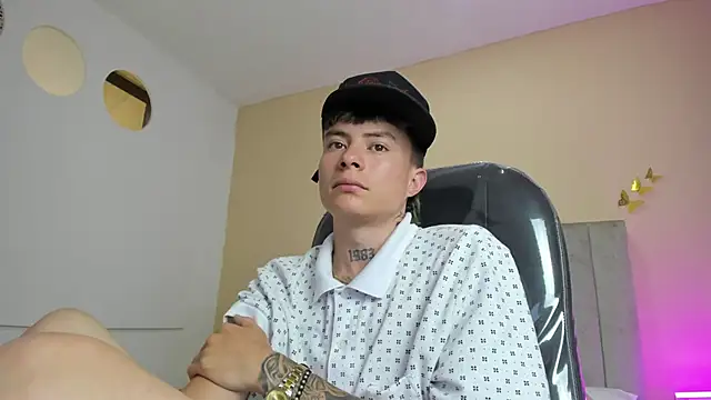 Nascary_Fox webcam