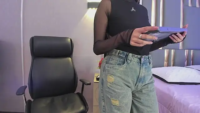 ChloeHarper_ webcam