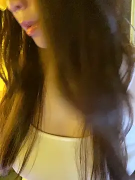 Uyennii02 webcam