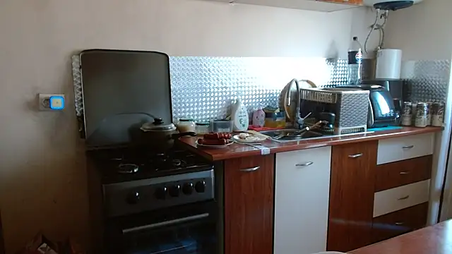 LadyHellene webcam