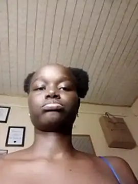 ebonybliss_ (F young) - 🤤 Spit on Tits + Nipple Play 💦