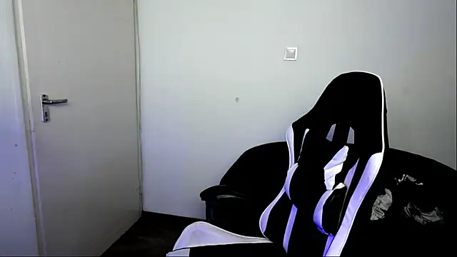ShyHotNerd webcam