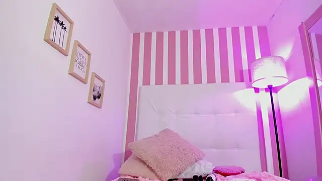 molly_h0t - Molly_h0t's free webcam - UK Sex Cams