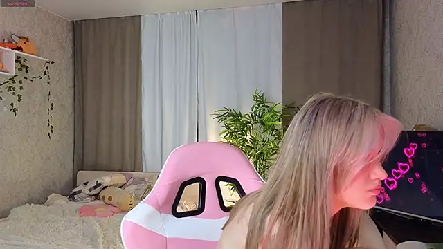 annyiblue (F teen) - Doggy play with pussy domi control 5 min