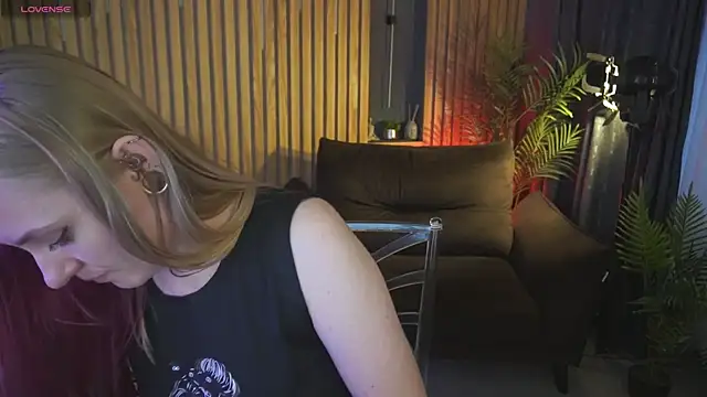 DramaQuenns webcam