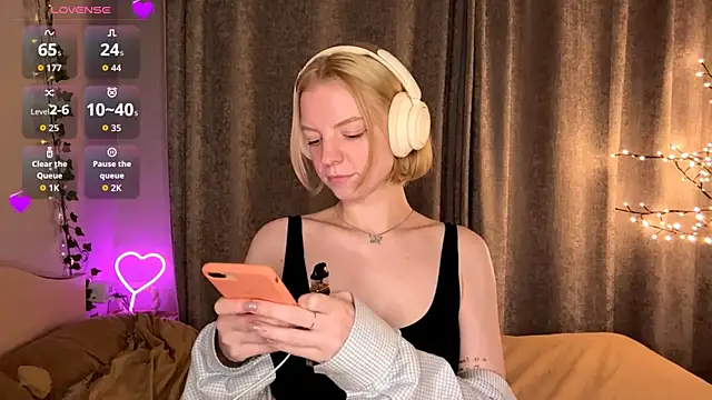 Marry_Sornatiko webcam