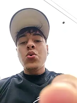 mischievousprince_ (M young) - Shirt off, saliva on chests 💪