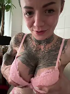 SkinnyLilly webcam