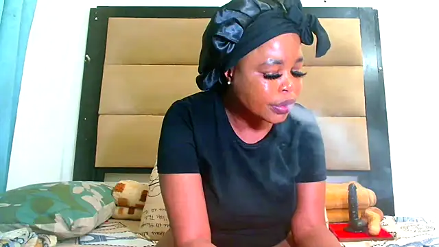 SpicyKittyxxx webcam